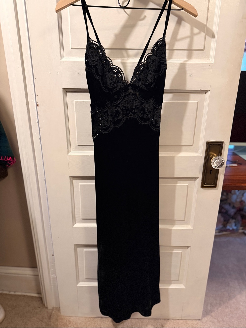 FARM Rio Black Velvet Slip with Lace Appliqué - Picture 3 of 12